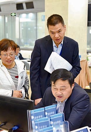 盐都区住建局局长徐文才了解人防,地震,消防等新划转业务办理情况盐都