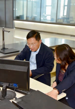 盐都区部门主要负责人到政务服务窗口现场办公实地调研